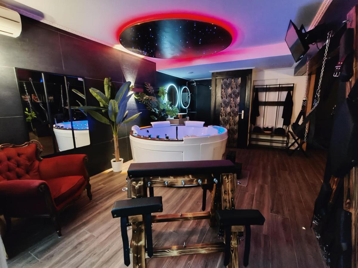 La Loveroom Bdsm De Nice " La Chambre Luxe Des Desirs " Dış mekan fotoğraf