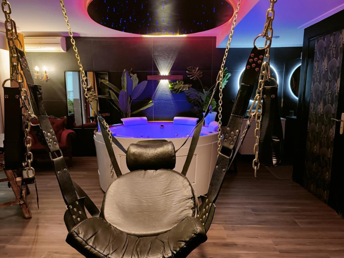 La Loveroom Bdsm De Nice " La Chambre Luxe Des Desirs " Dış mekan fotoğraf