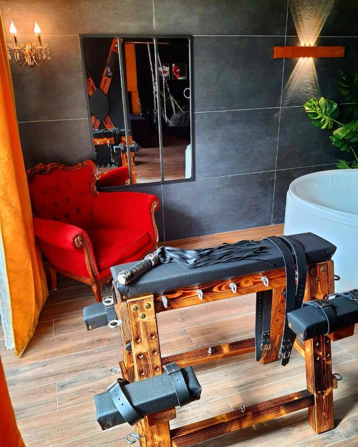 La Loveroom Bdsm De Nice " La Chambre Luxe Des Desirs " Dış mekan fotoğraf