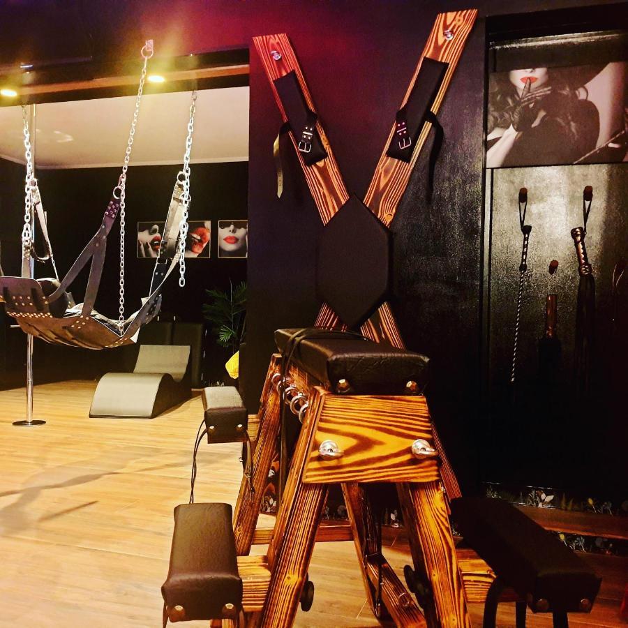 La Loveroom Bdsm De Nice " La Chambre Luxe Des Desirs " Dış mekan fotoğraf